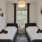 Modern Und Ruhig, Mit Garage & Ps4, Nahe Messe, Rue Und Uniklinik, Voll Ausgestattete Kueche, Bad Mit Dusche Und Badewanne * Essen